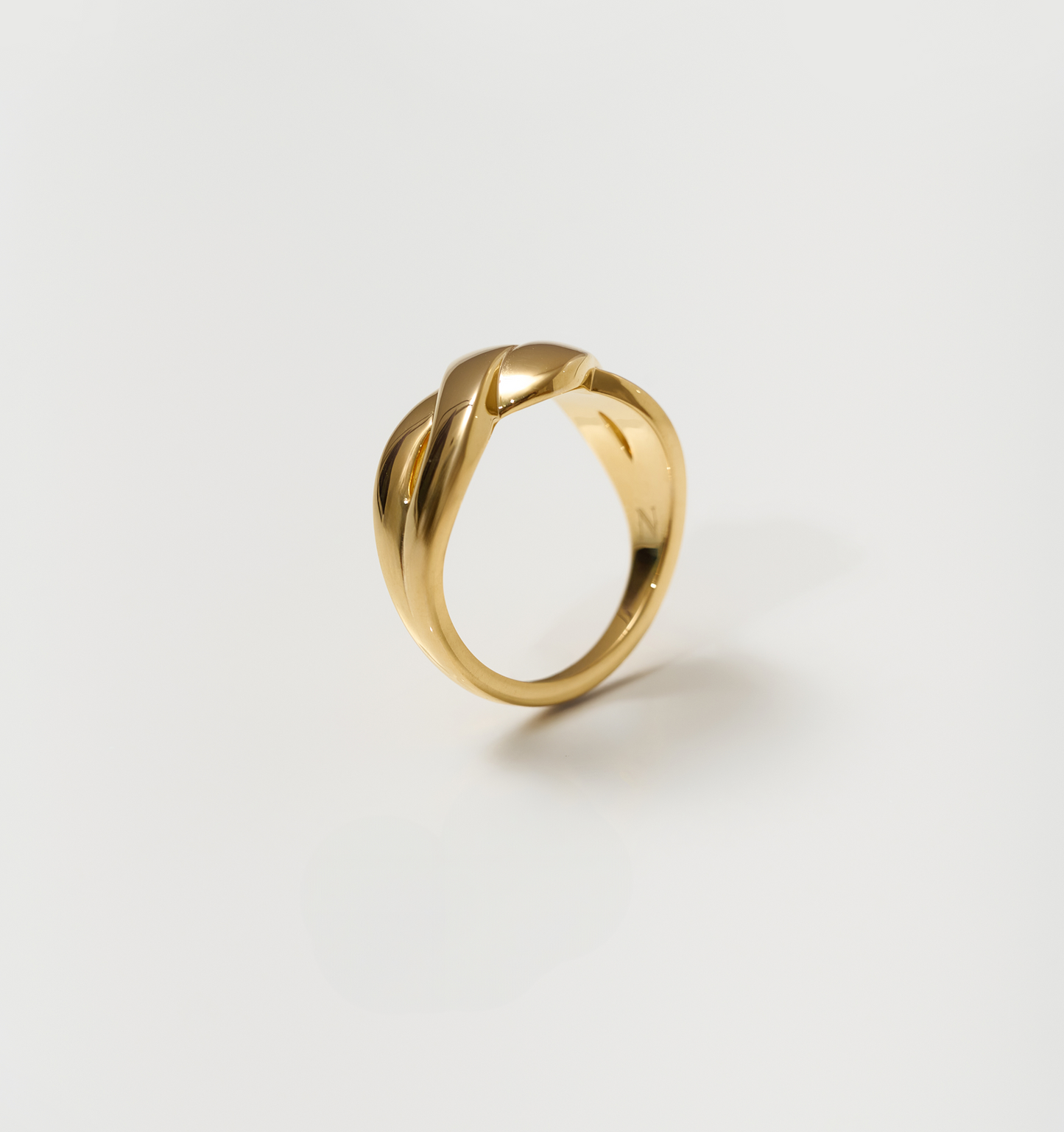 Niva Ring gold twisted design reflecting fluid and eternal presence