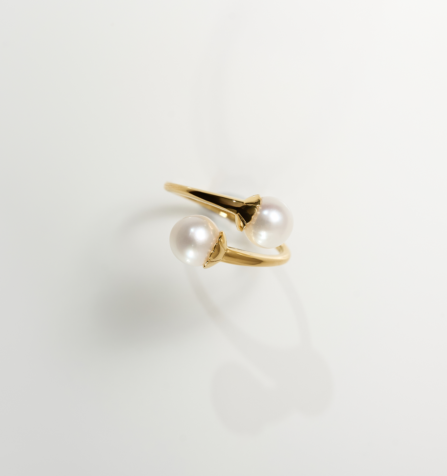 YugYagn Ring with two pearls and gold band symbolizing love and time
