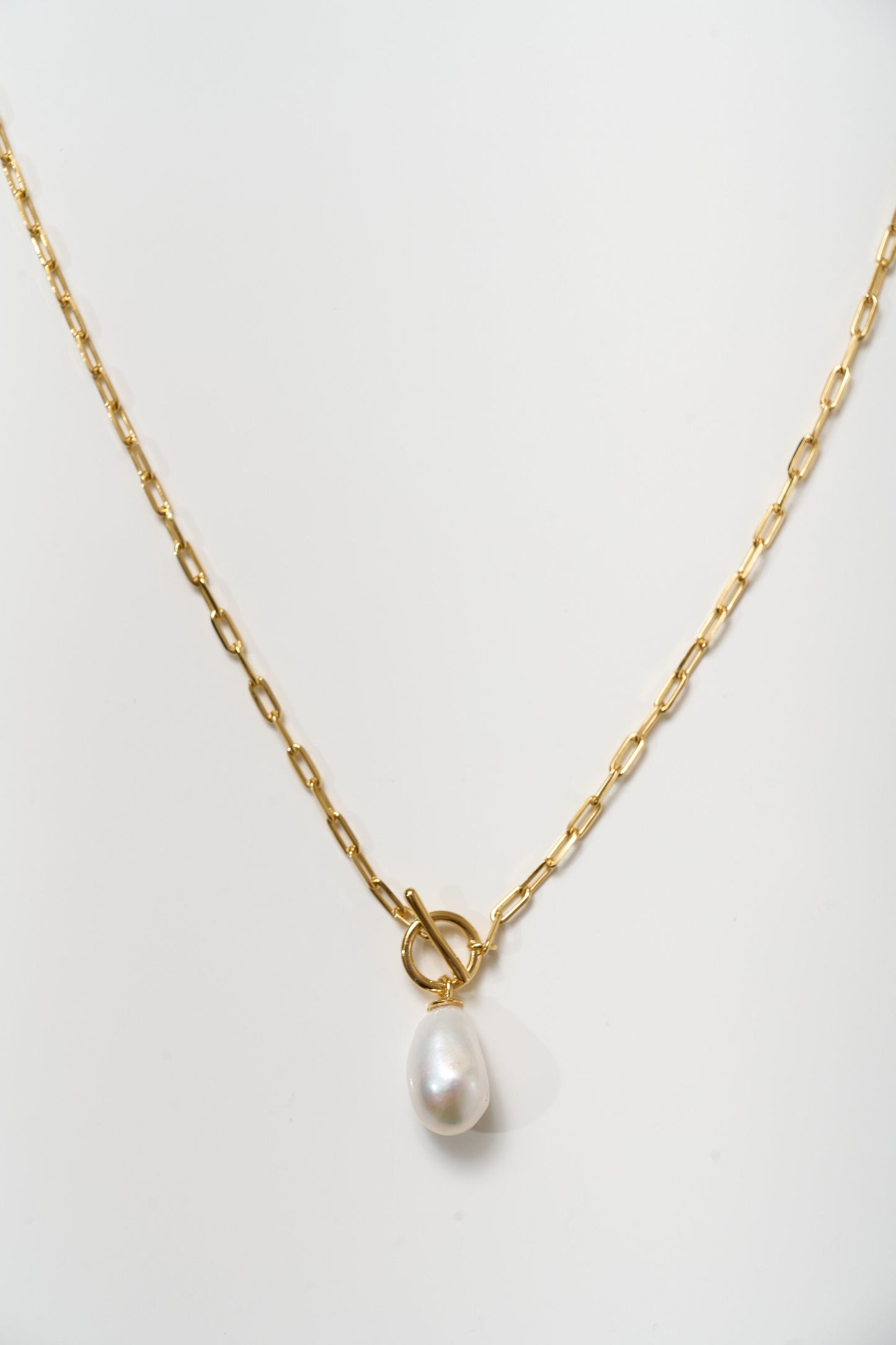 Rayi Necklace gold chain with single pearl pendant elegant design