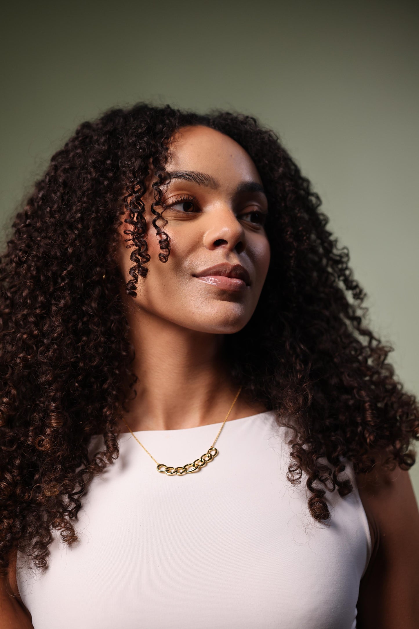 Gaath Necklace with softly linked forms resting naturally along the neckline, showcasing fluid and intimate design.