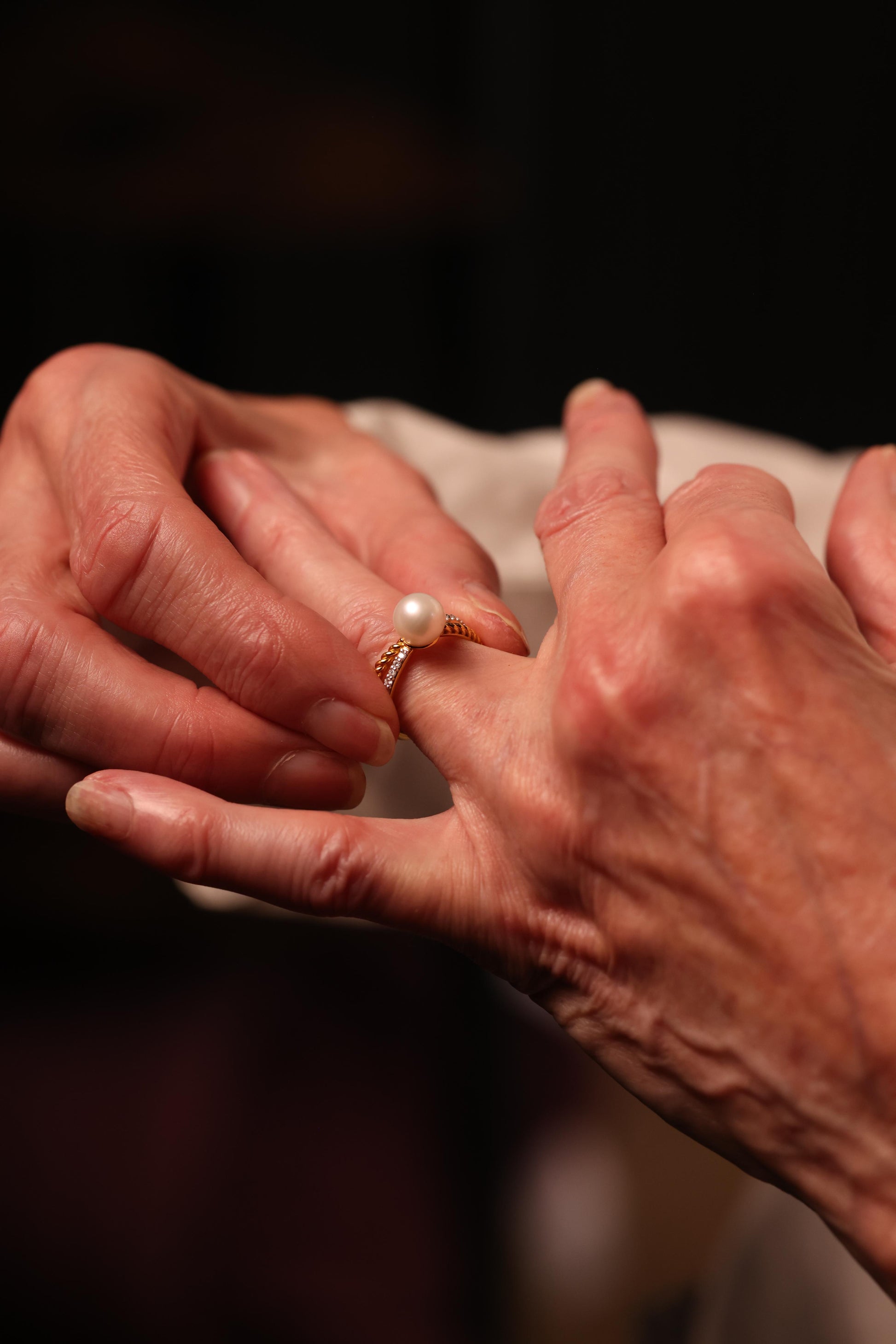 Paridhi Ring with luminous pearl and lab-grown diamonds in a modern crossing design