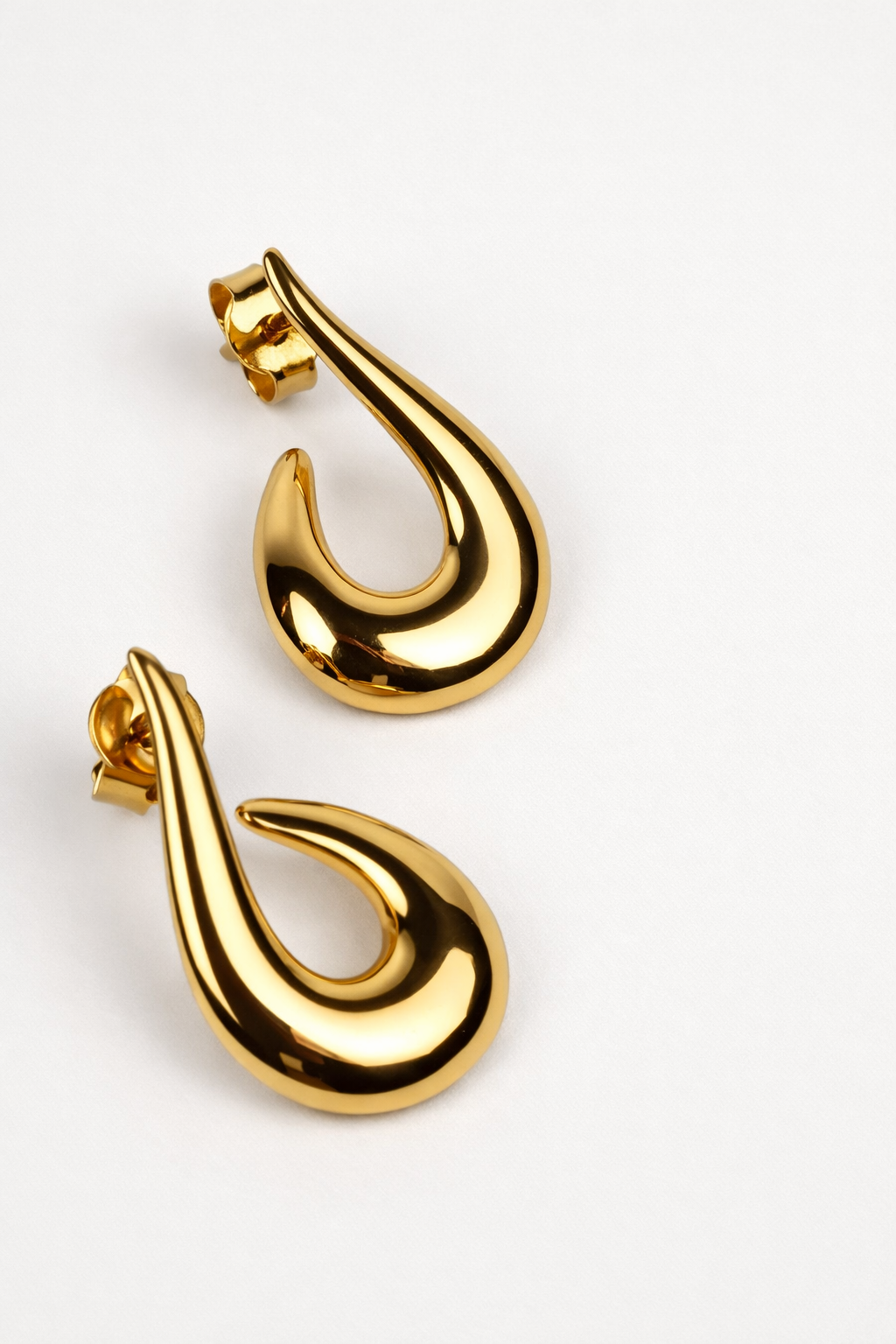 Akar Earring bold continuous curve minimal sculptural design