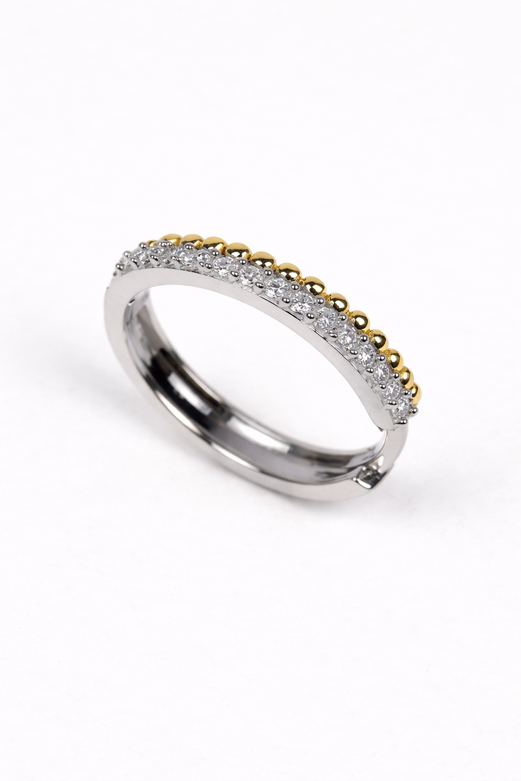 Rekhā Hoops earrings with lab-grown diamonds in a modern linear design