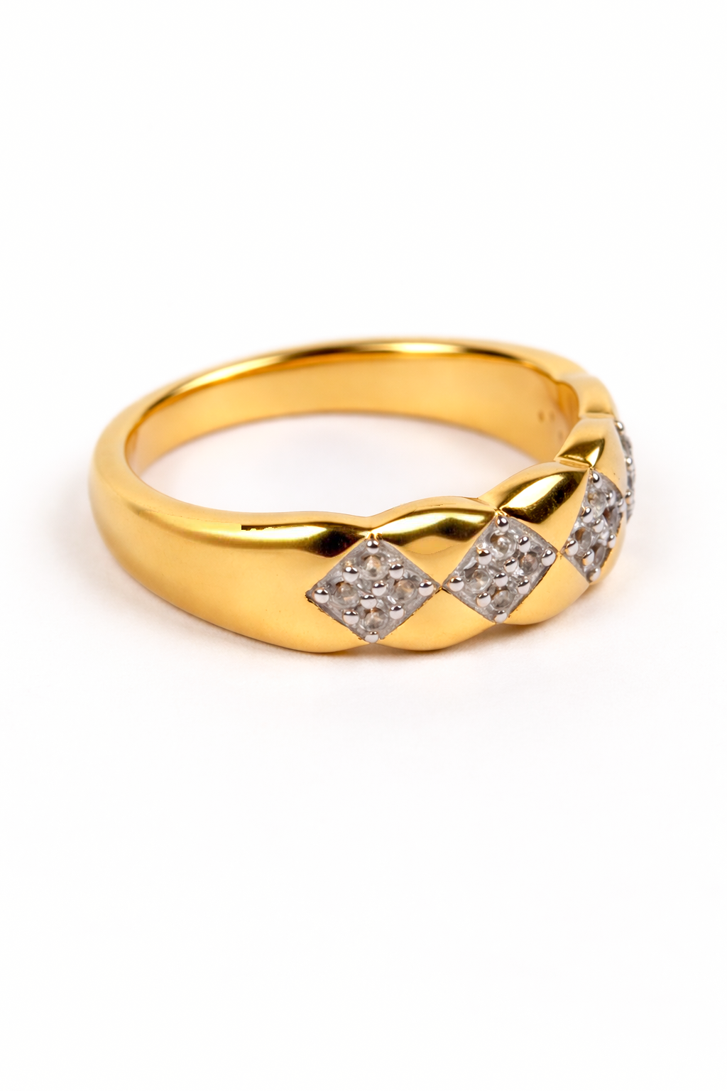 Taal Ring with white topaz in a balanced gold band design