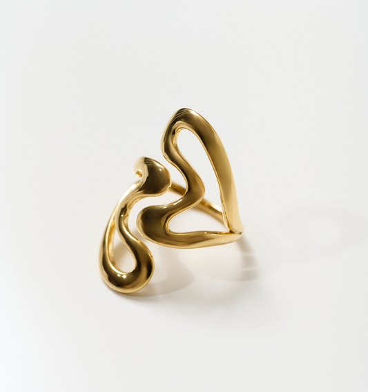 Samvaar Ring gold with two intertwined heart shapes symbolizing unity and love