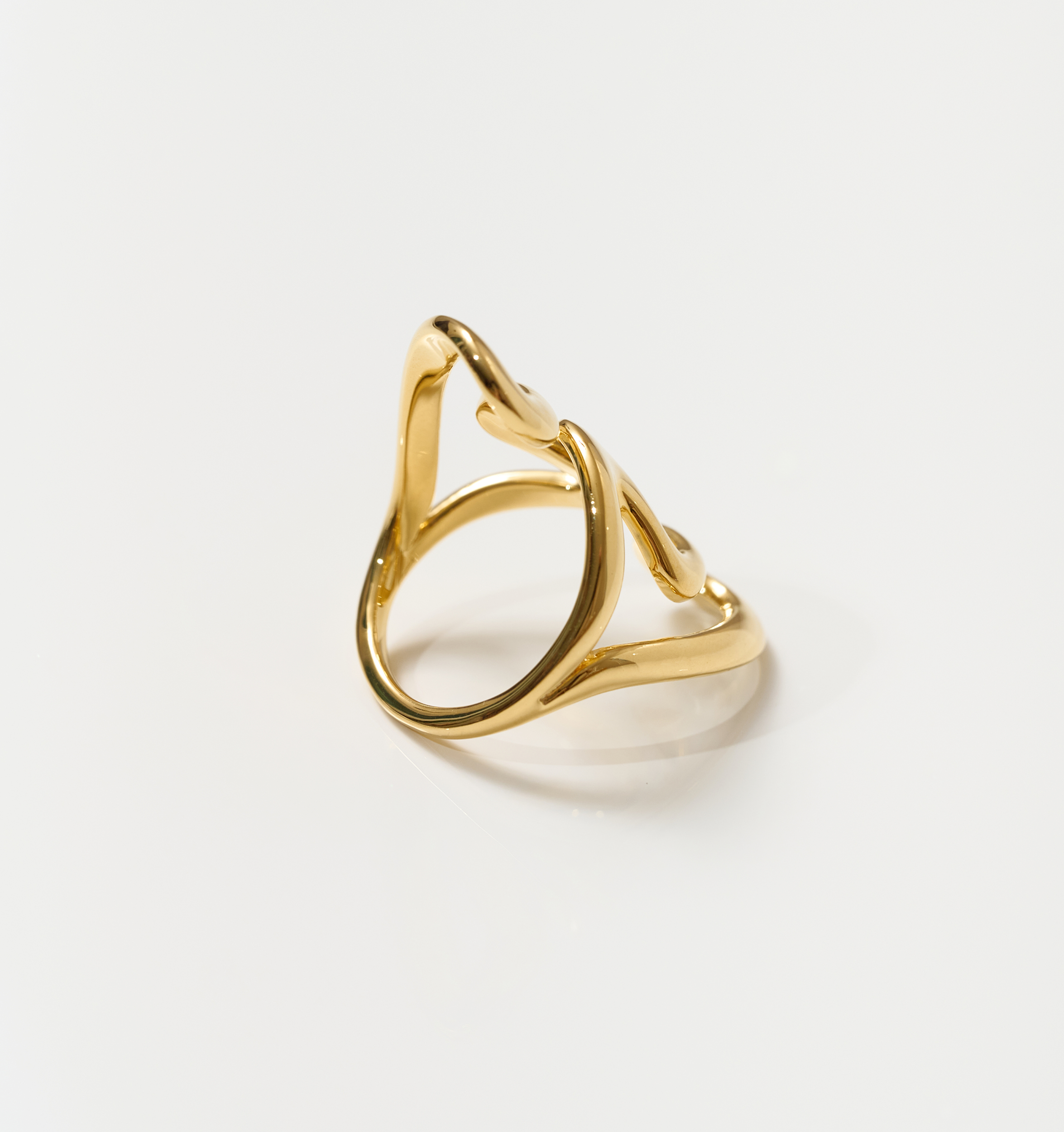 Samvaar Ring in radiant gold with two intertwined fluid hearts symbolizing unity and eternal love