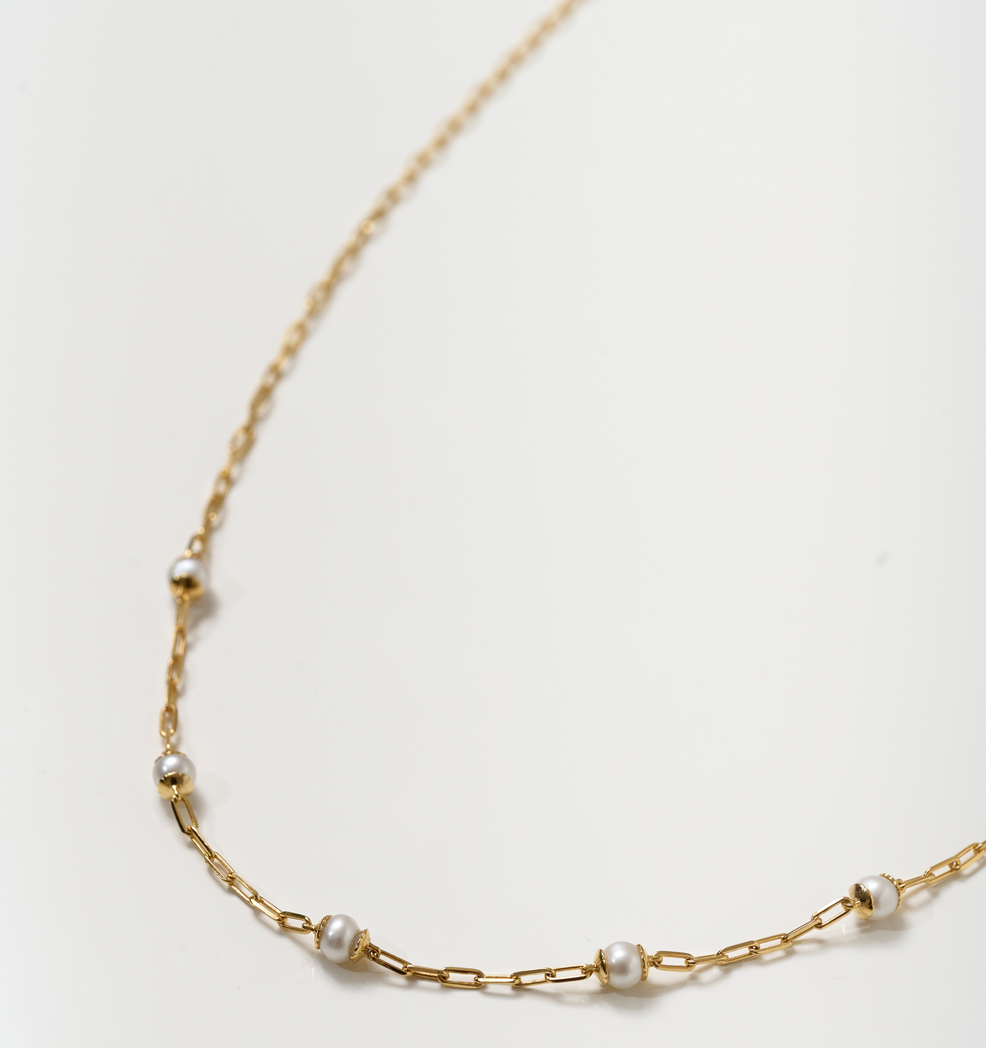 Laya Necklace gold chain with delicate pearls for elegant style