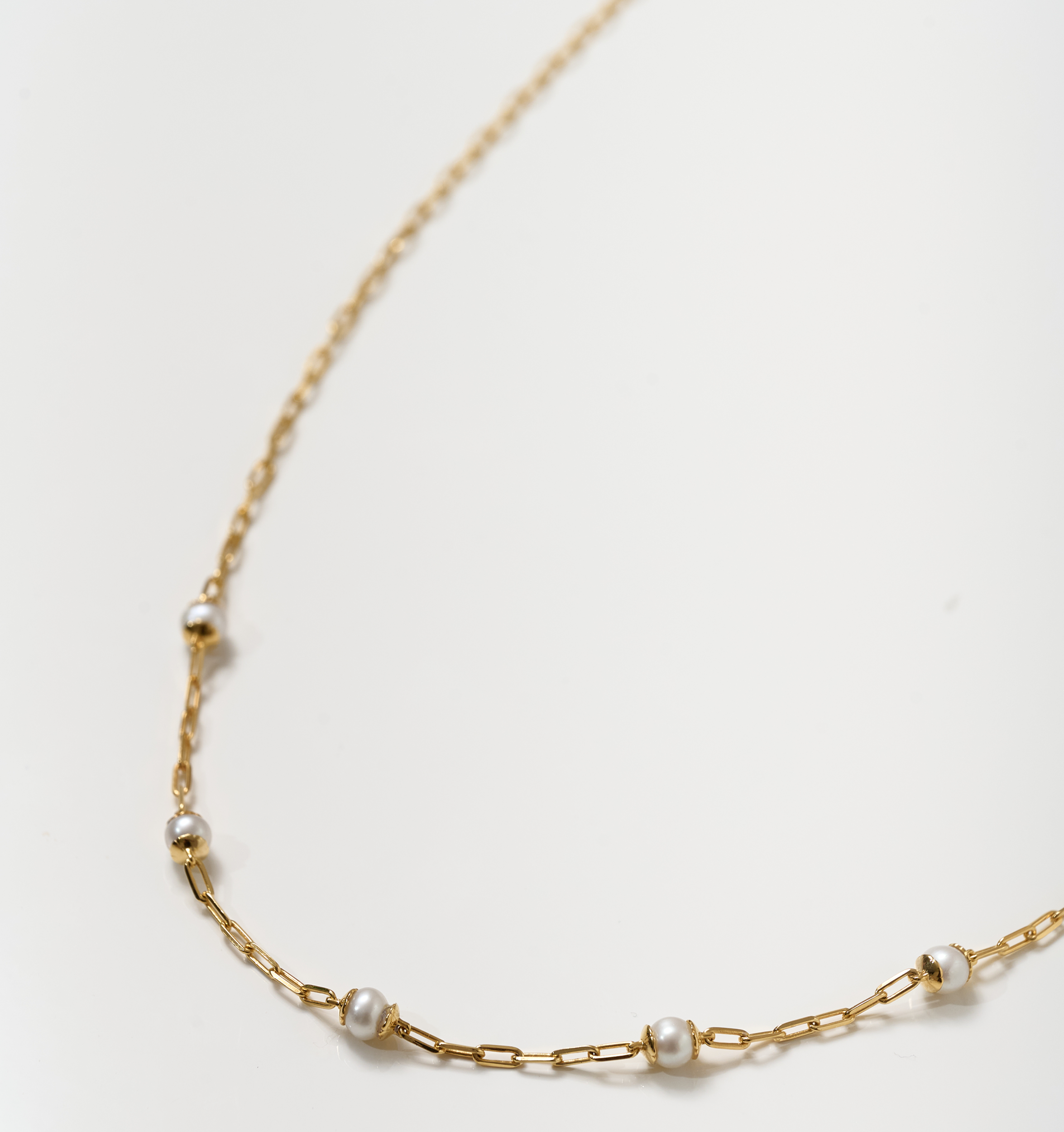 Laya Necklace gold chain with delicate pearls for elegant style