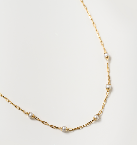 Laya Necklace with gold chain and small pearls for elegant style
