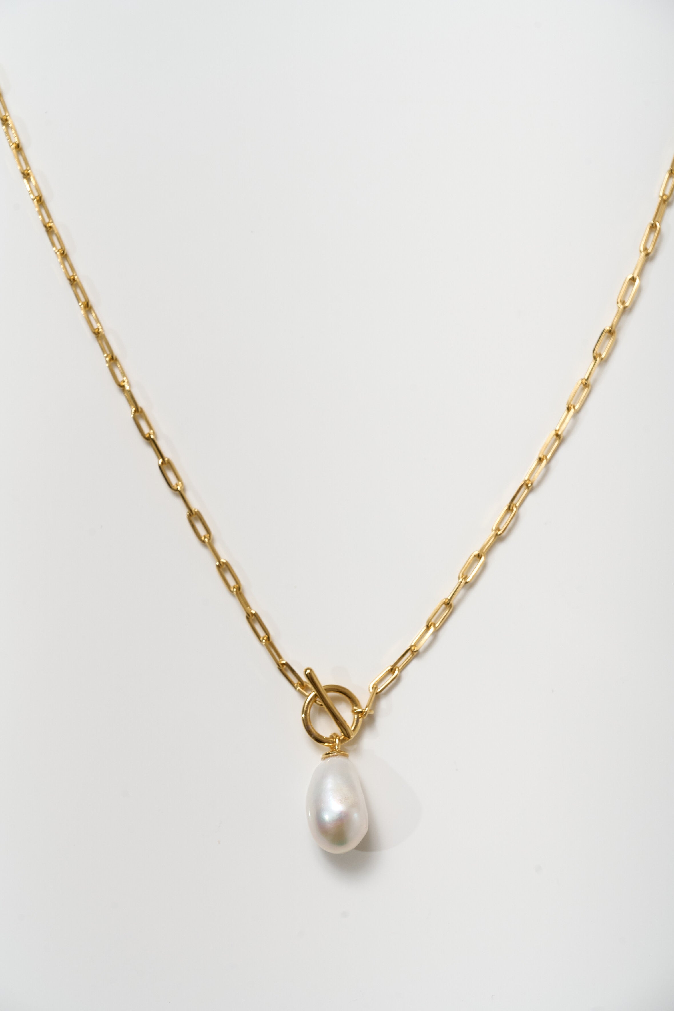 Rayi Necklace gold chain with single pearl pendant elegant design