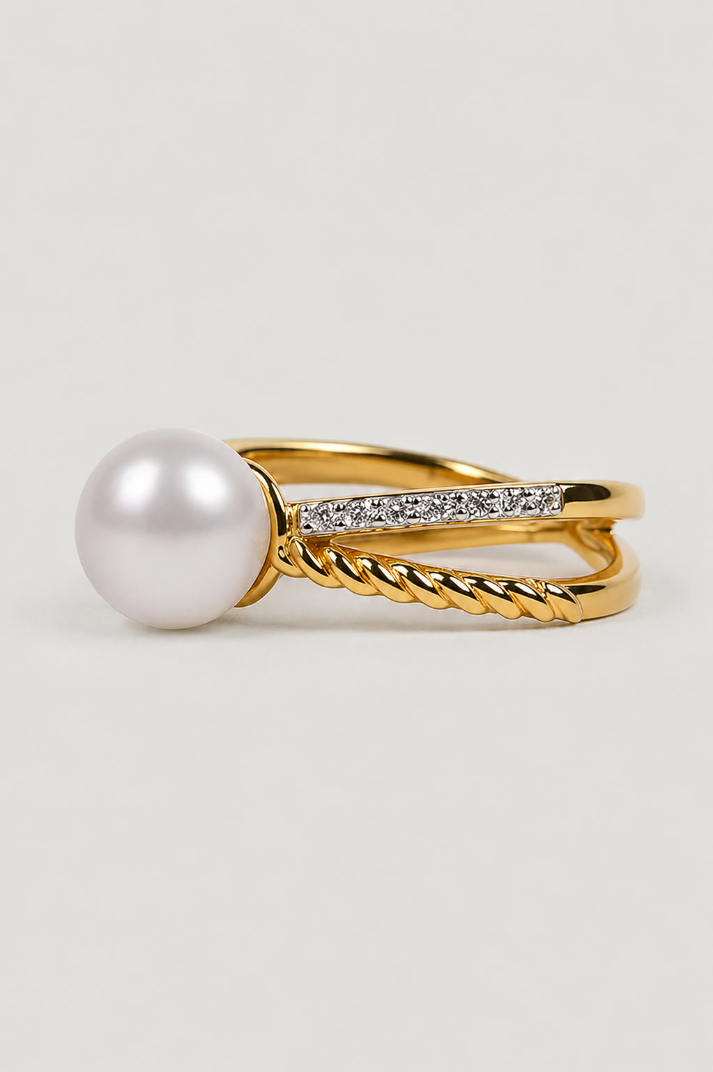 Paridhi Ring with luminous pearl and lab-grown diamonds in a modern crossed design