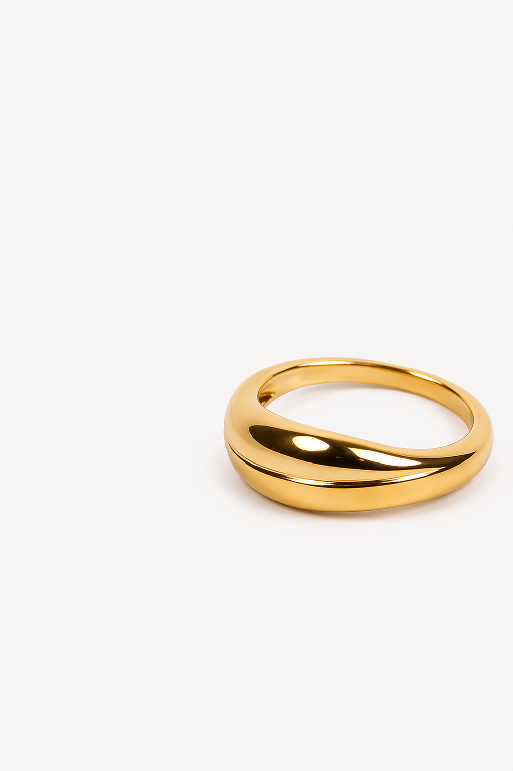 Saanj Ring featuring two linked rings symbolizing connection and balance