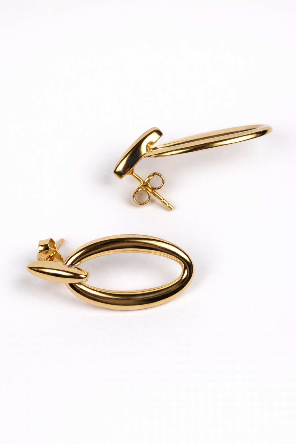 Close-up of Avas Earring with open oval, organic silhouette and gentle curves