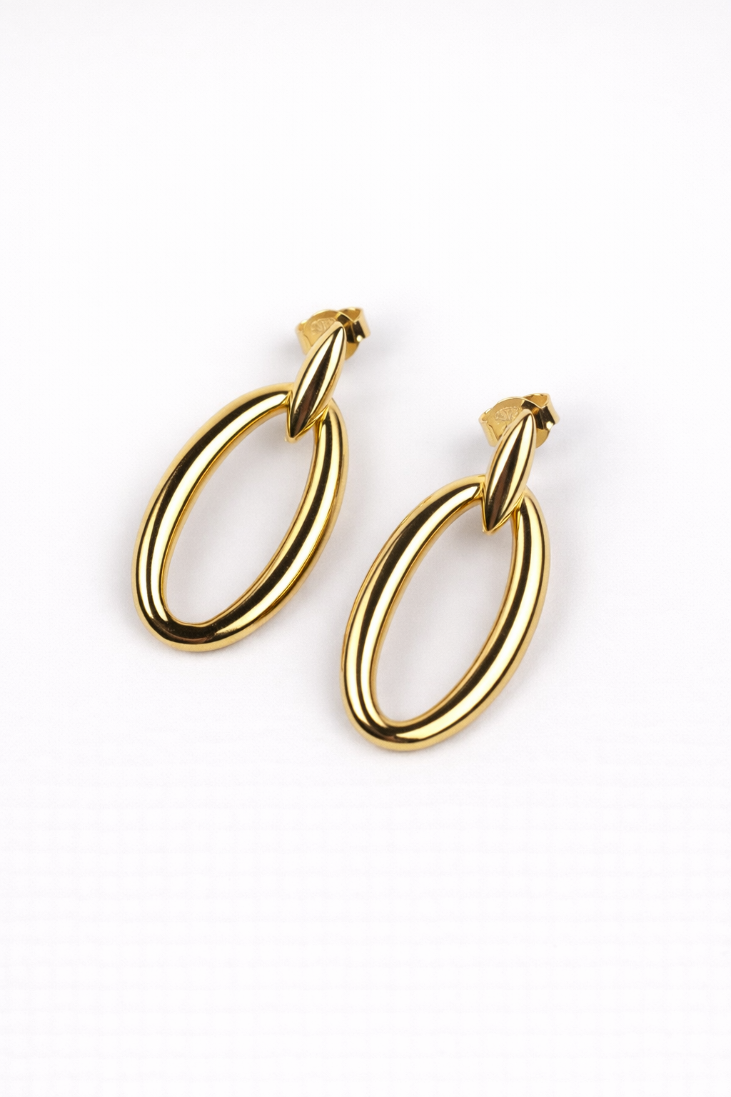 Avas Earring with open oval organic silhouette highlighting light and space