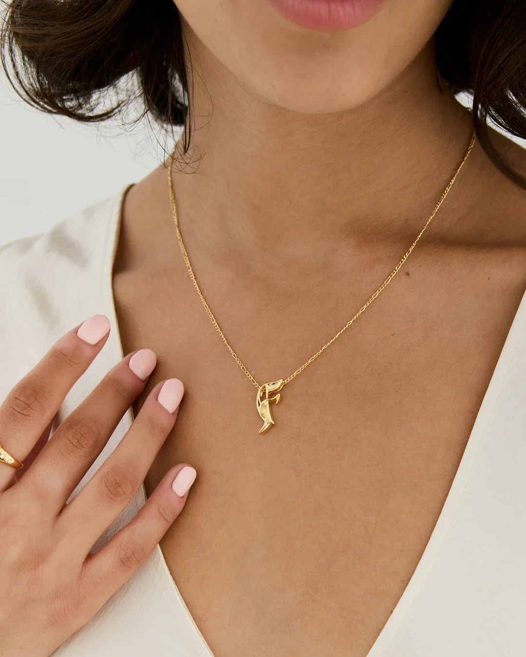 F एफ Initial Necklace, delicate gold-tone chain with a small polished F-shaped pendant and fine detailing.