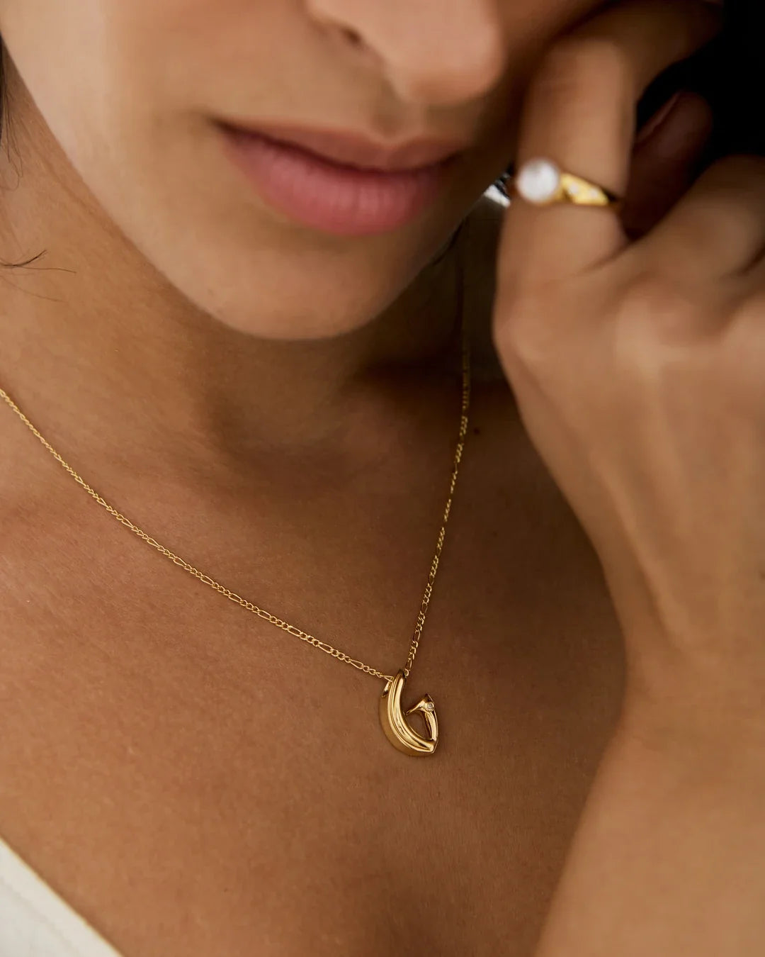 G जी Initial Necklace in gold-tone metal, with a fine chain and a polished G-shaped pendant with a small crystal accent.