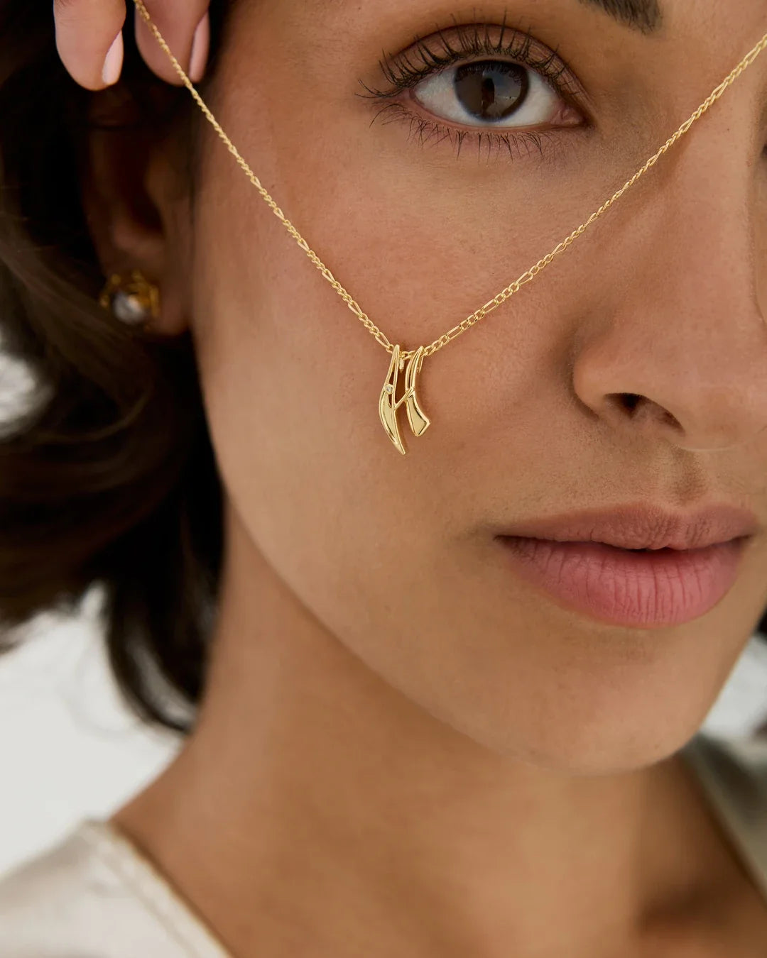 H एच Initial Necklace with a delicate gold-tone chain and slim, sculptural H-shaped pendant with curved strokes.