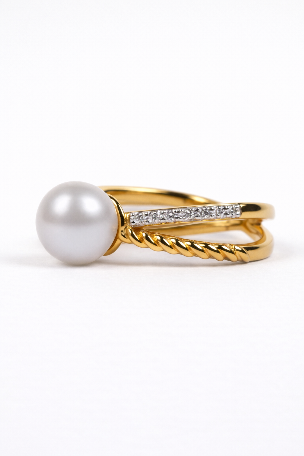 Paridhi Ring featuring a luminous pearl framed by lab-grown diamonds in a modern, elegant design