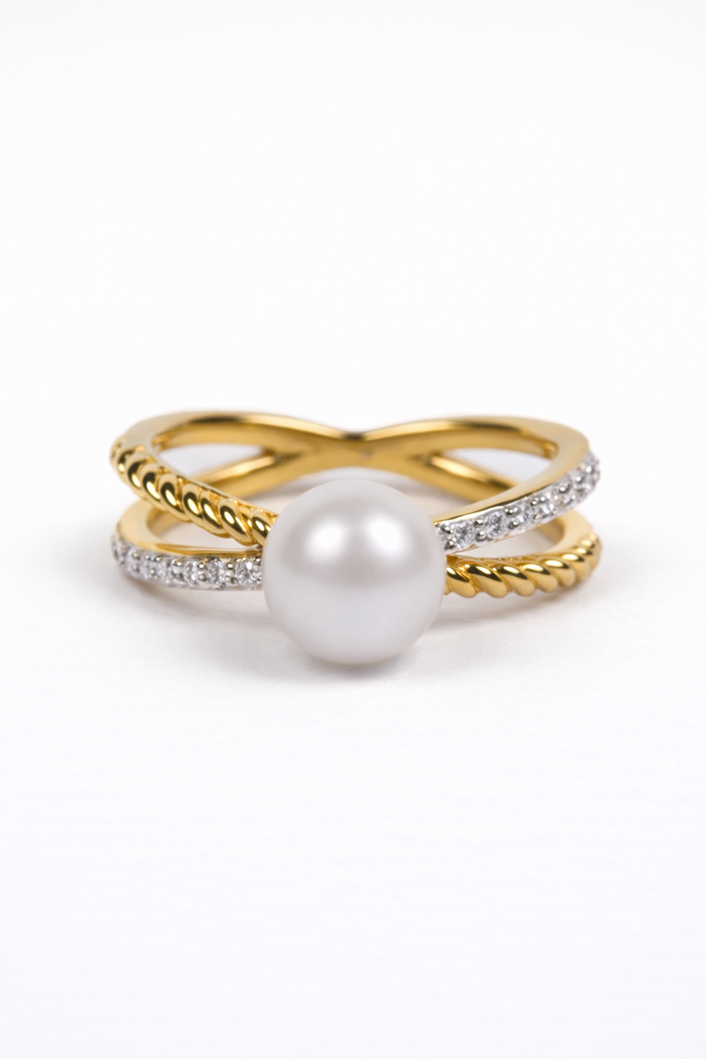 Paridhi Ring with luminous pearl and lab-grown diamonds in a modern, balanced design