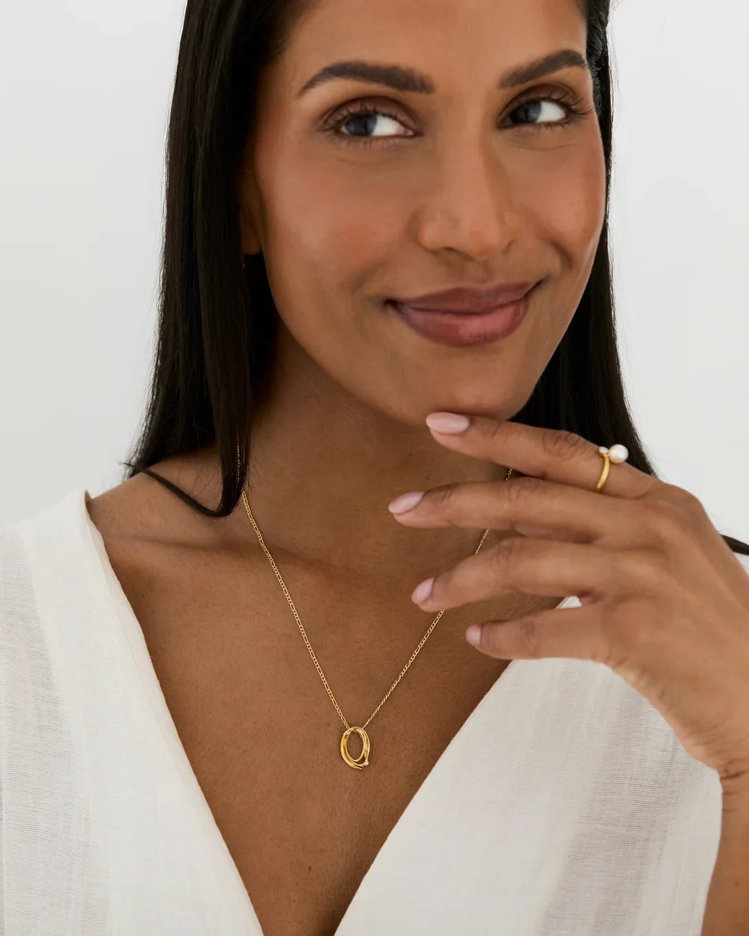Q क्यू Initial Necklace, delicate gold-tone chain with a small polished oval letter Q pendant and minimalist design
