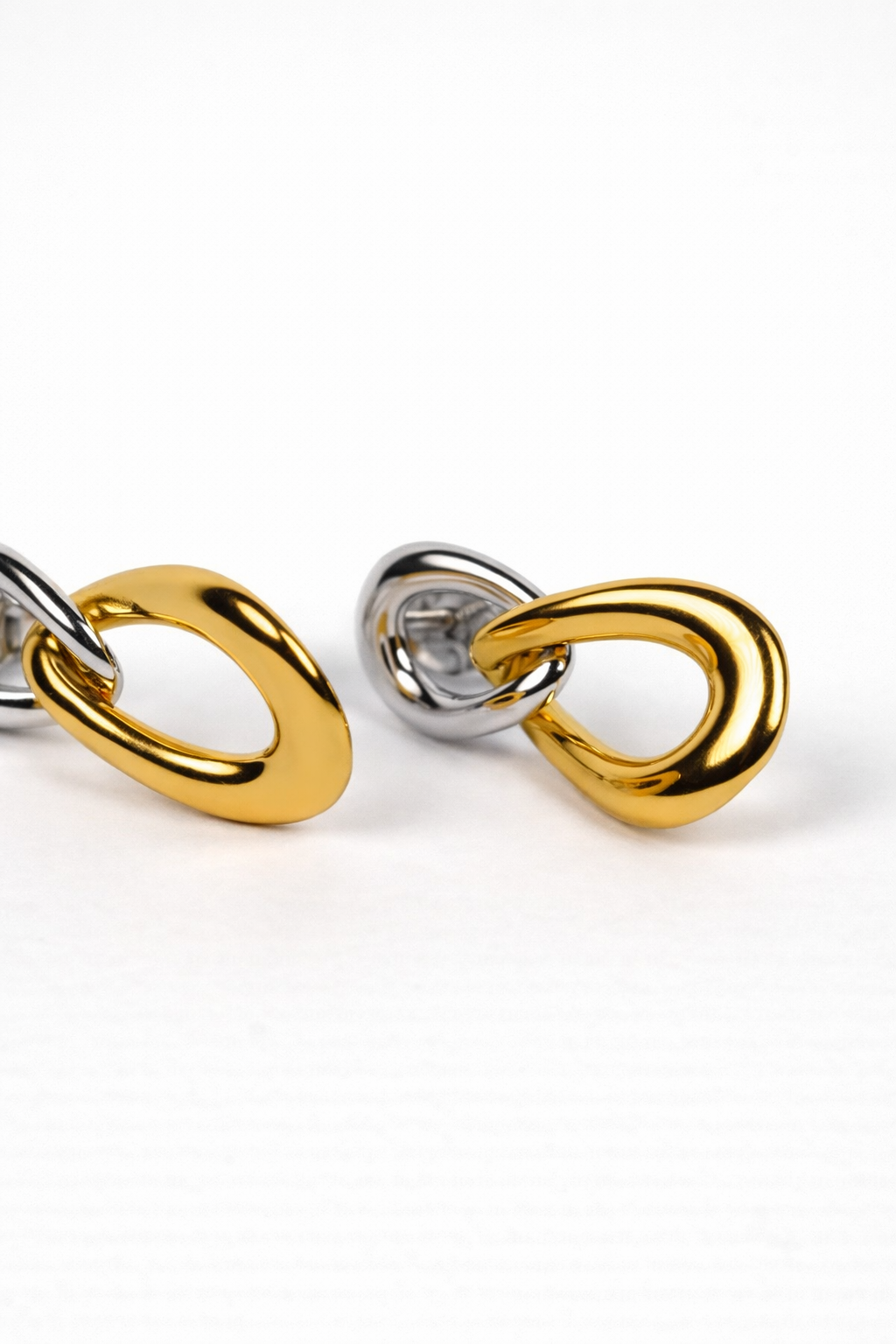 Sama Earring featuring two interlinked forms in contrasting tones symbolizing balance and modern design