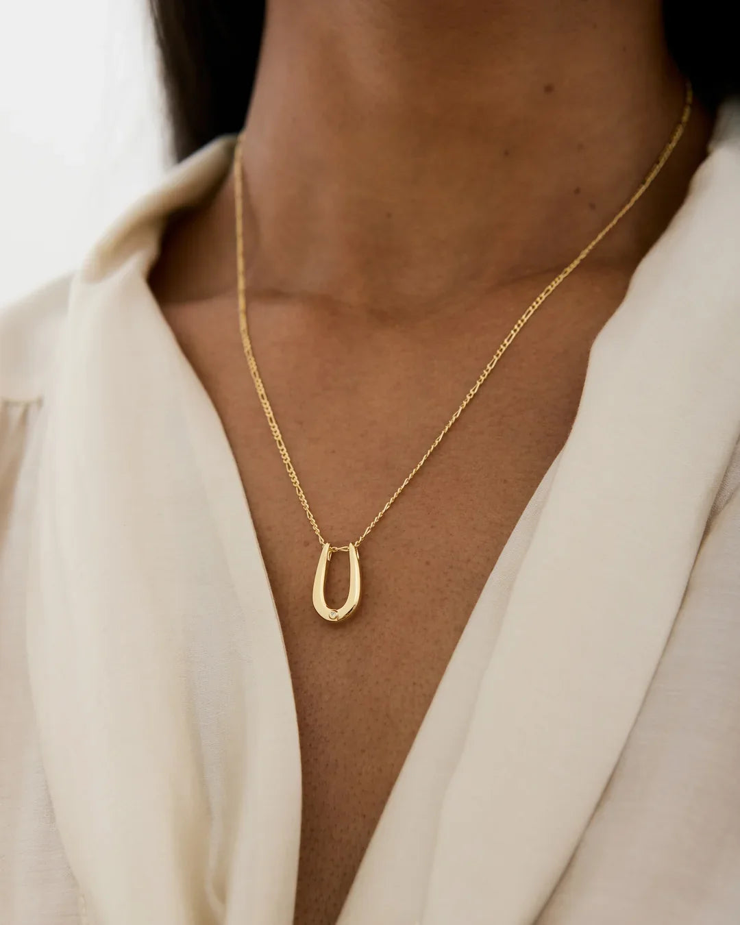 U यू Initial Necklace in gold-toned metal, with a fine chain and a small open U-shaped pendant.